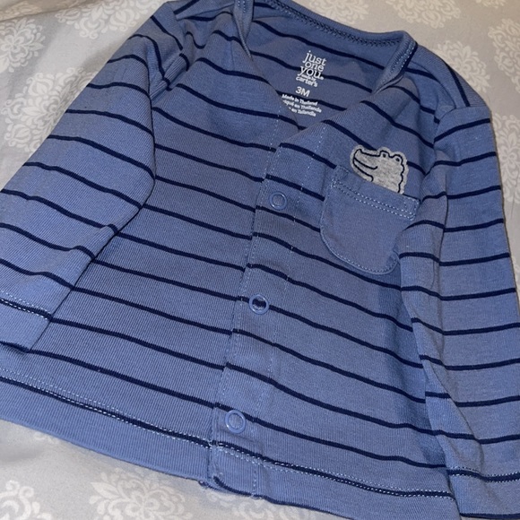 Stripped Carter’s Button Top - Picture 4 of 4